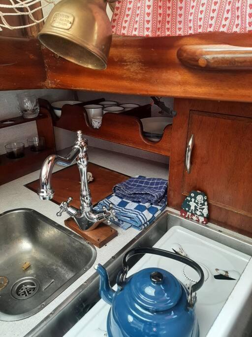 Cosy Sailingboat In Vlissingen 호텔 외부 사진